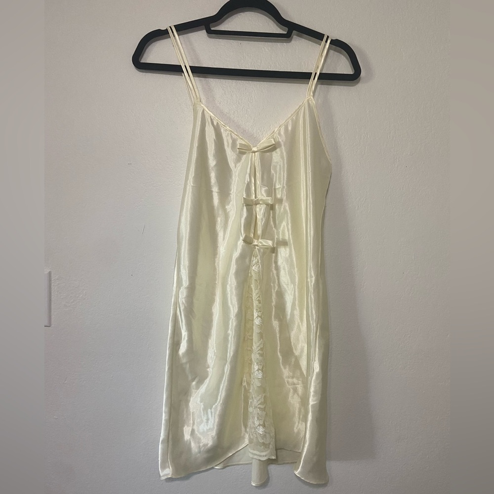 Victoria's Secret vintage women's M ivory satin chemise with lace insert & bows